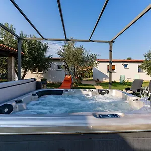 https://holiday-home-kerniat.in-istria.net
